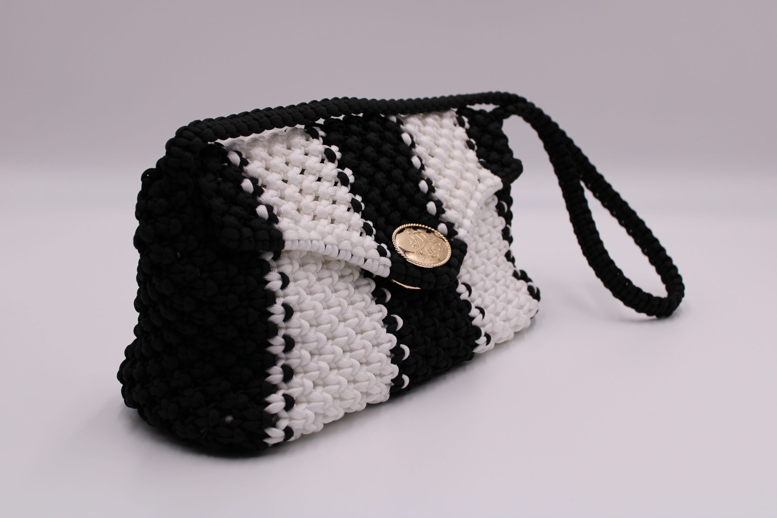 MINI BLACK AND WHITE 100% HAND-WOVEN