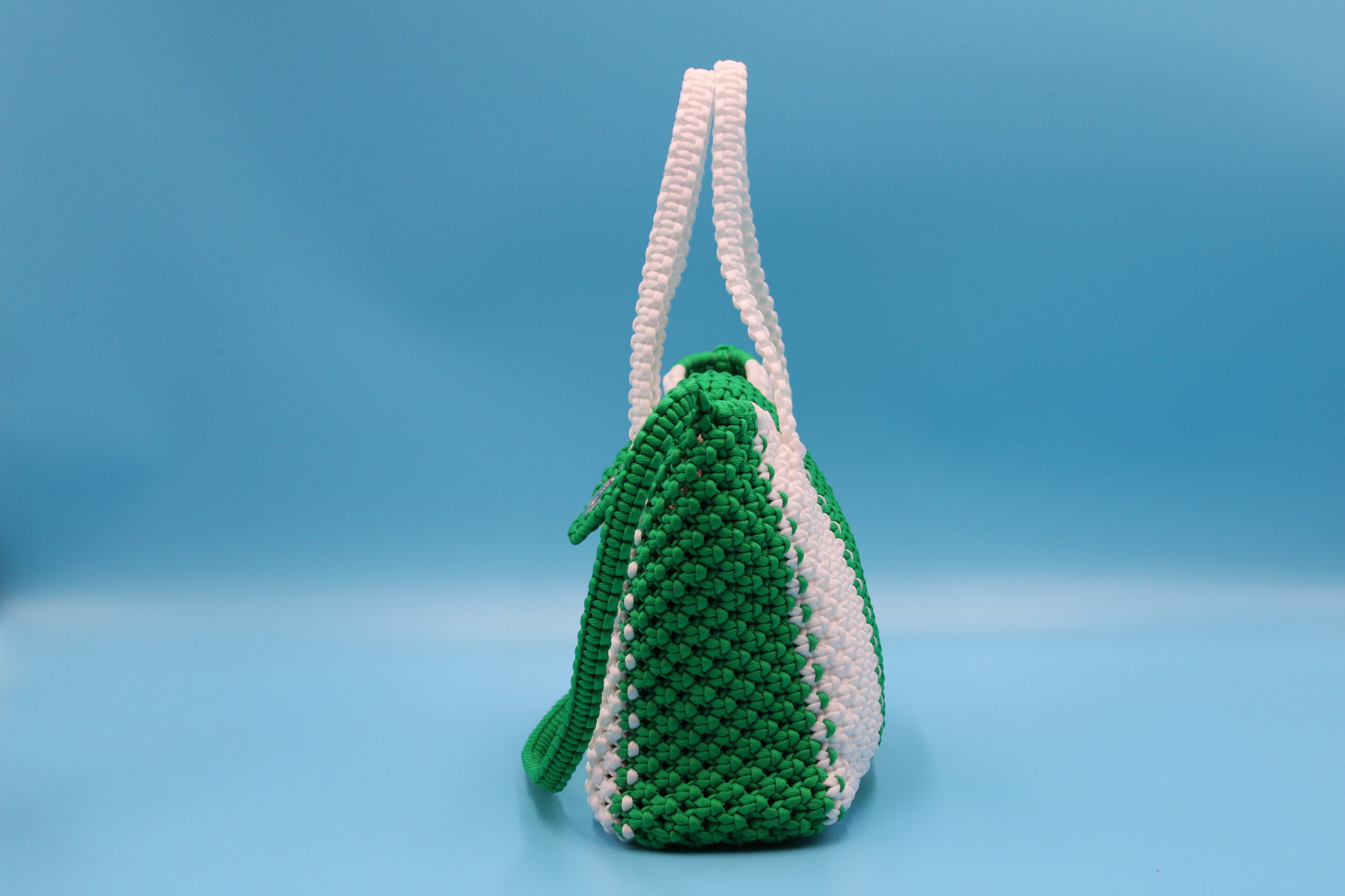 TOTE BAG GREEN AND WHITE COLOR WITH HALF CLOSED TOP 100% HAND-WOVEN WITH THE SMALL INTERNAL BAG