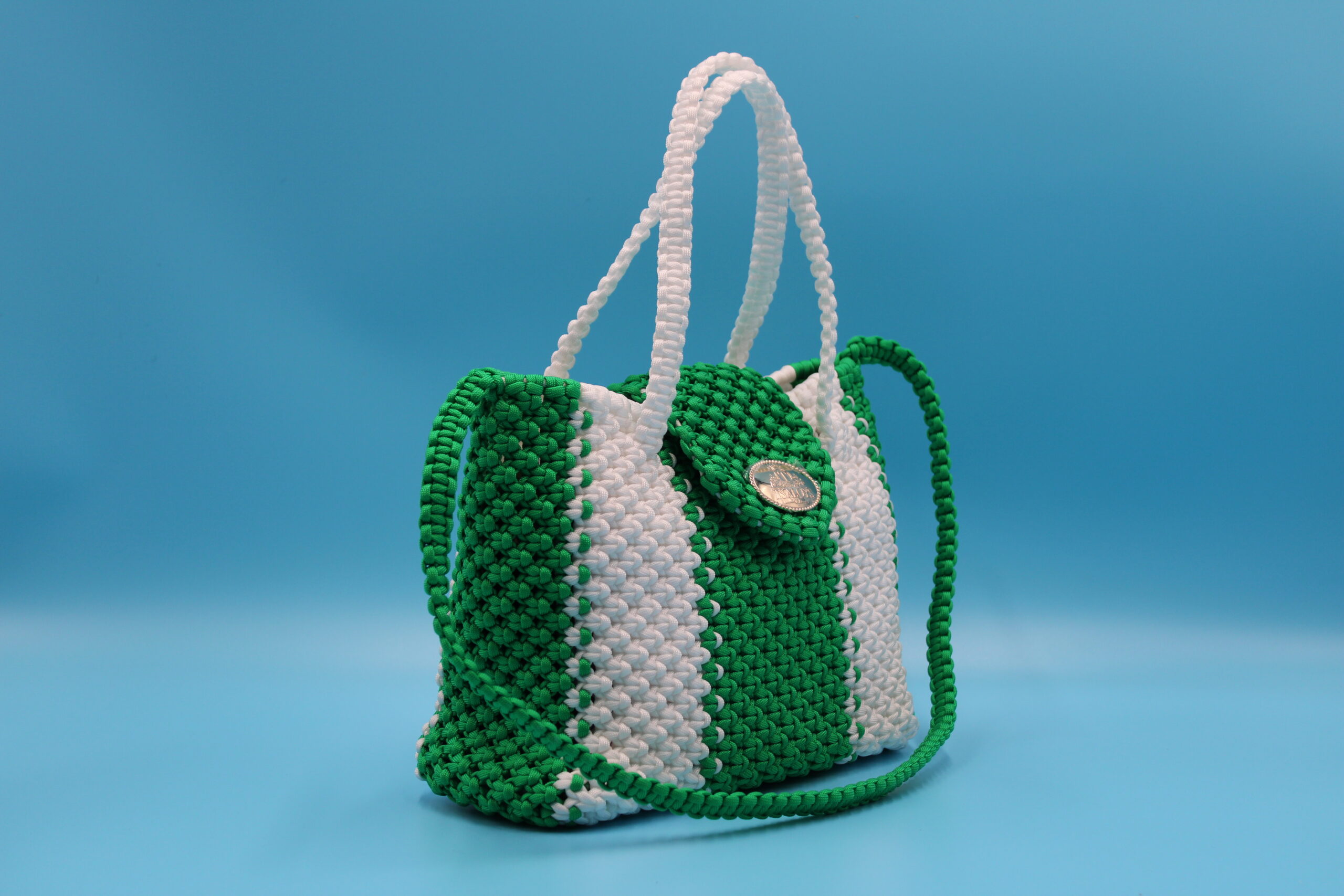 TOTE BAG GREEN AND WHITE COLOR WITH HALF CLOSED TOP 100% HAND-WOVEN WITH THE SMALL INTERNAL BAG