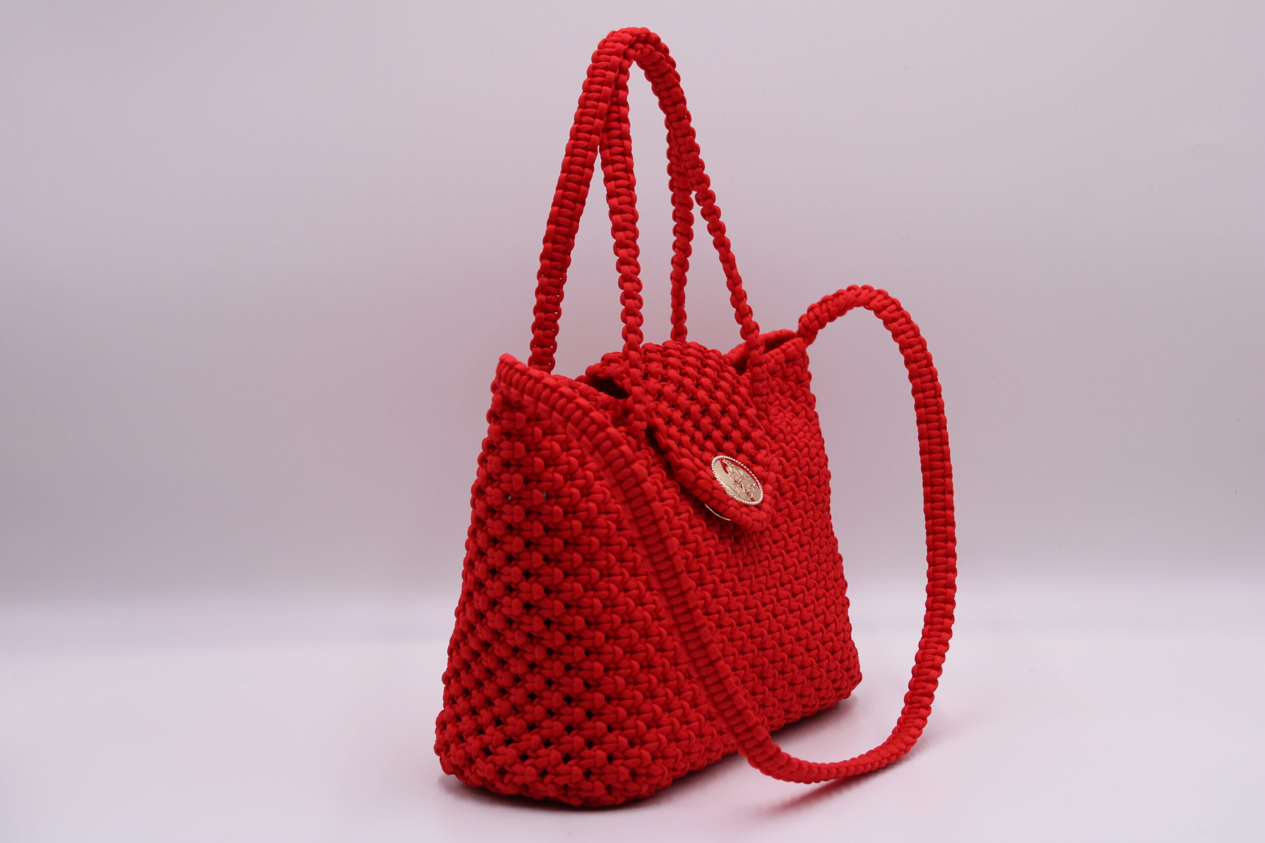 TOTE BAG RED COLOR WITH HALF CLOSED TOP 100% HAND-WOVEN WITH THE SMALL INTERNAL POCKET