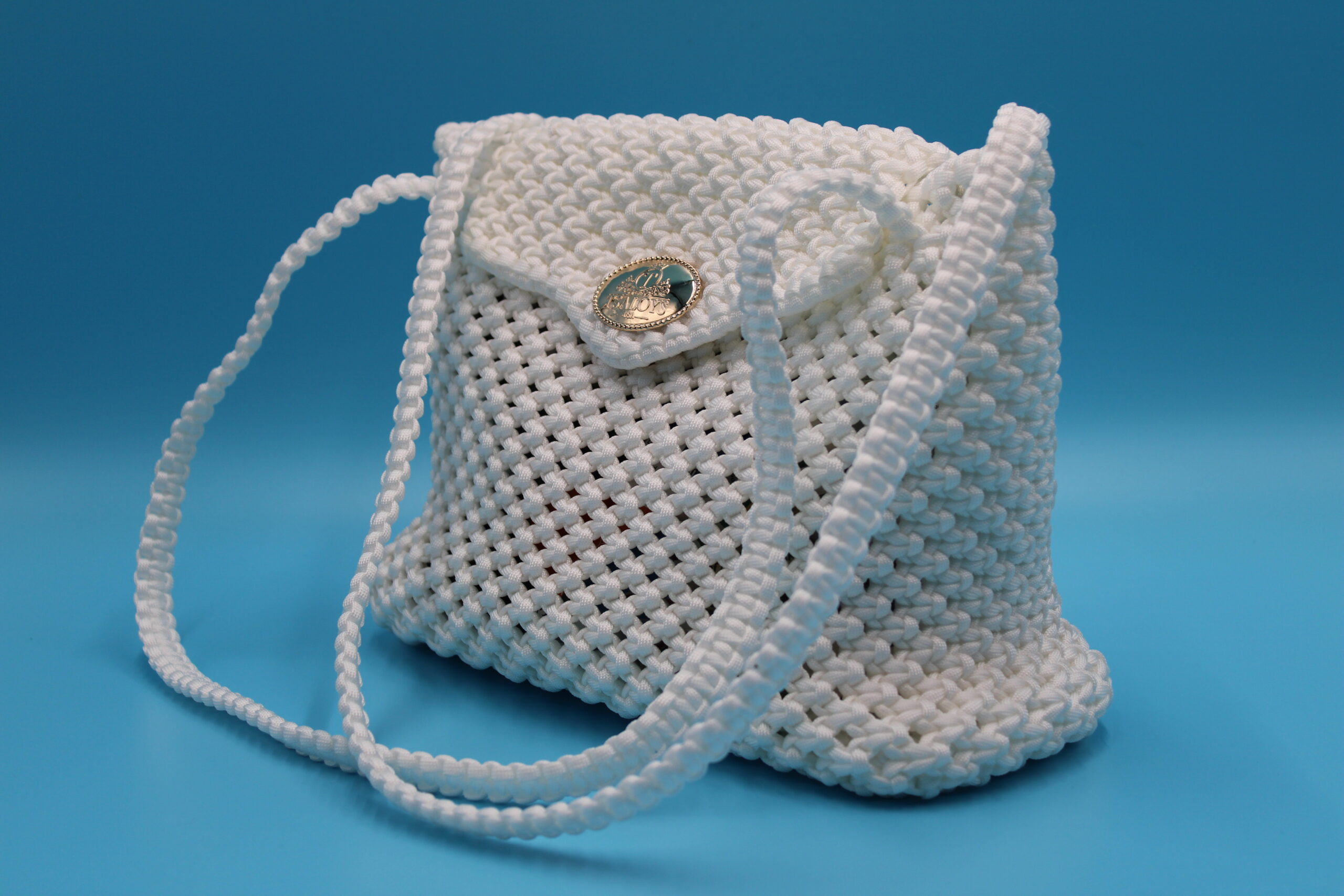 TOTE BAG WHITE COLOR WITH CLOSED TOP 100% HAND-WOVEN WITH THE SMALL INTERNAL POCKET