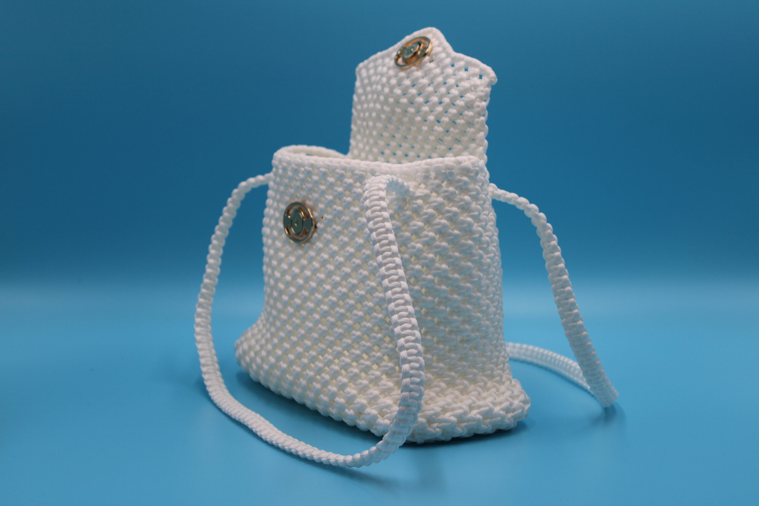 TOTE BAG WHITE COLOR WITH CLOSED TOP 100% HAND-WOVEN WITH THE SMALL INTERNAL POCKET