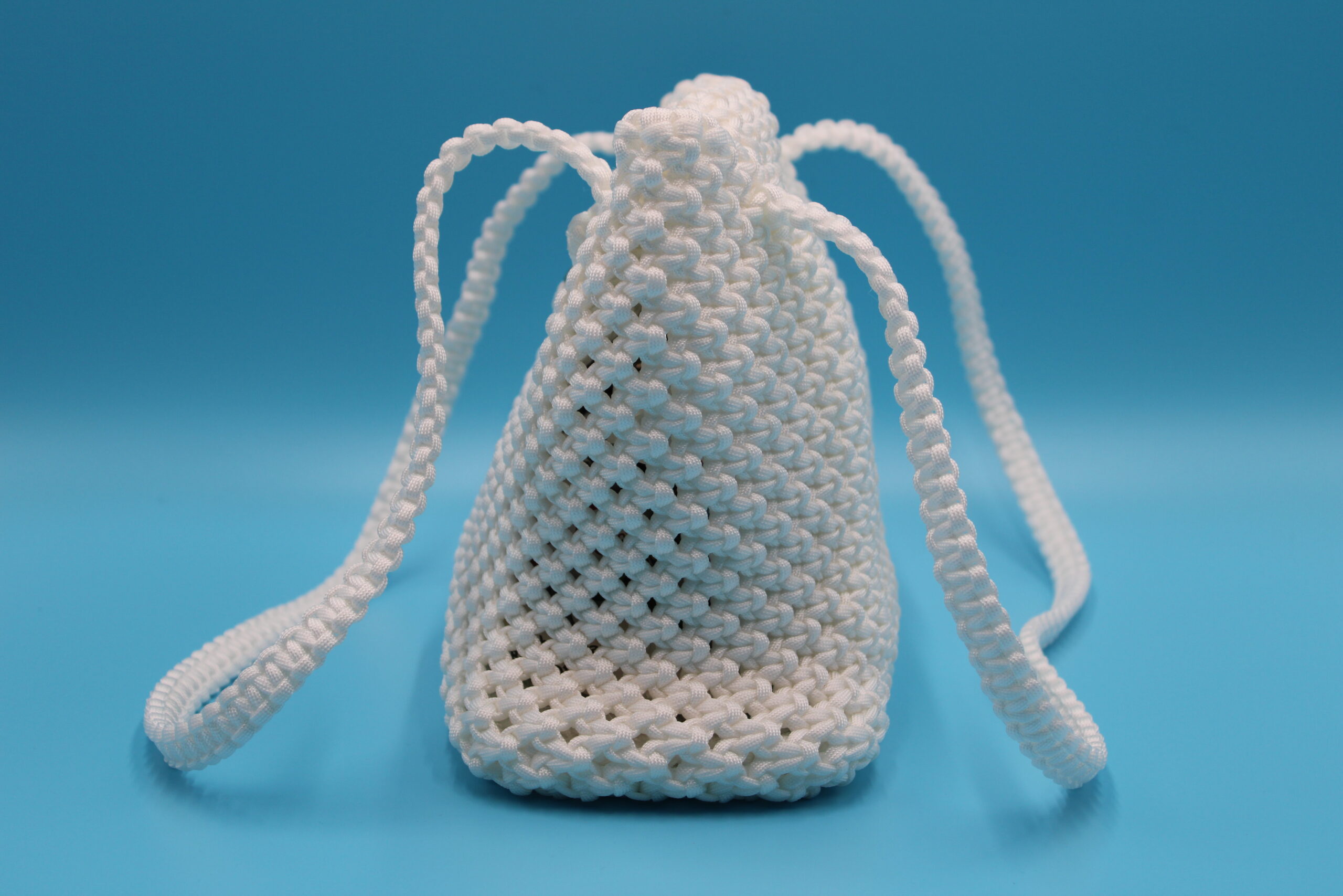 TOTE BAG WHITE COLOR WITH CLOSED TOP 100% HAND-WOVEN WITH THE SMALL INTERNAL POCKET